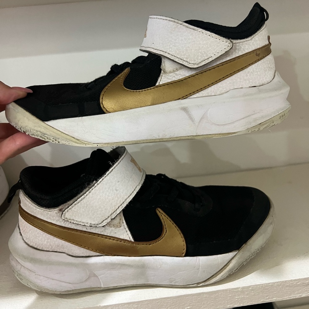 Nike shoes black & white size 3Y